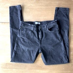 Don’t Think Twice: black skinny, mid-rise, stretch jeans.